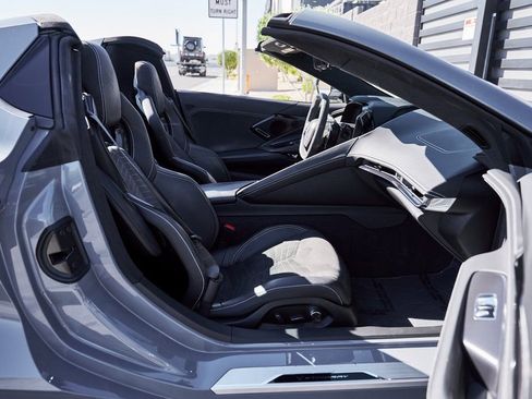 Used 2024 Chevrolet Corvette Stingray Premium Conv w/ Z51 Performance Package image 31