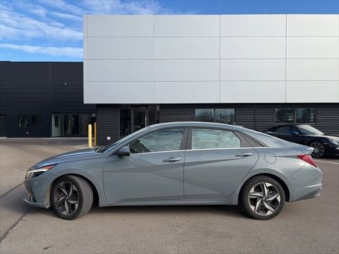 Used 2022 Hyundai Elantra Limited w/ Cargo Package image 7