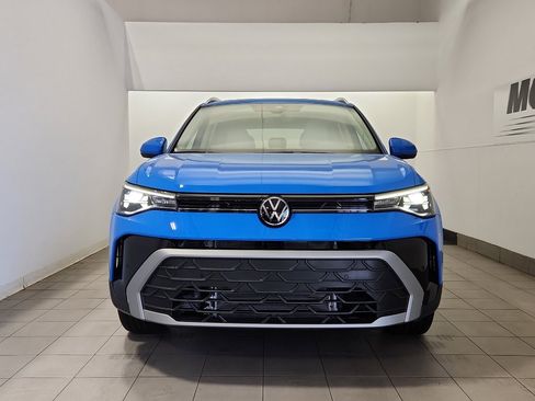 New 2026 Volkswagen Taos SE FWD image 3