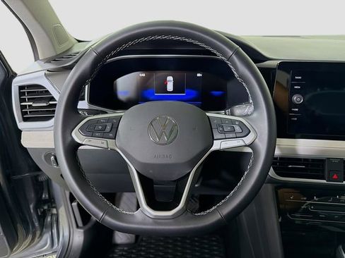 Used 2025 Volkswagen Taos SE image 11