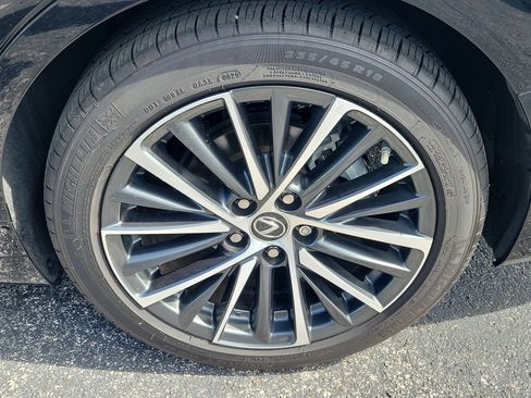 Used 2024 Lexus ES 300h w/ Premium Package FWD image 9
