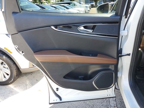 Certified 2023 Lincoln Nautilus Reserve image 12