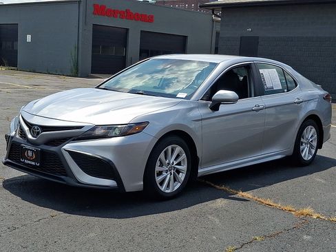 Used 2024 Toyota Camry SE FWD image 4