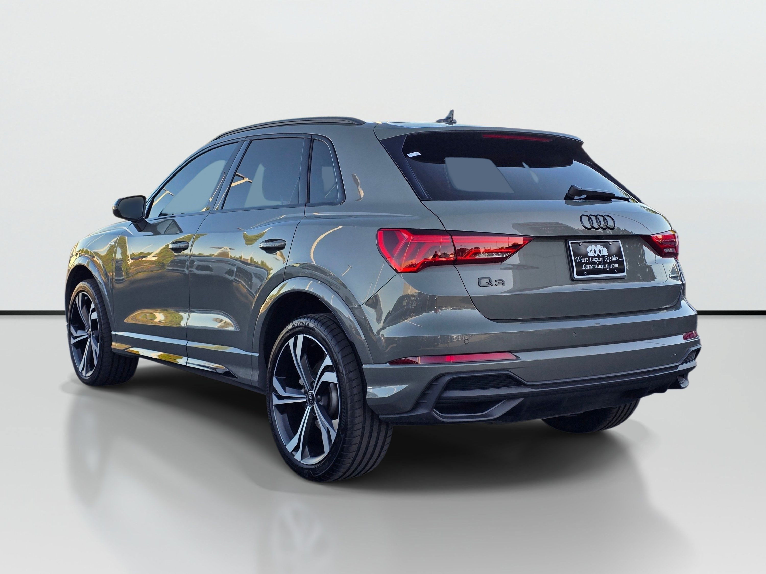 Used 2024 Audi Q3 2.0T Premium Plus w/ Premium Plus Package AWD/4WD image 4