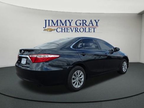 Used 2017 Toyota Camry LE image 5