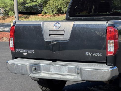 Used 2011 Nissan Frontier SV w/ SV Premium Utility Pkg AWD/4WD image 20