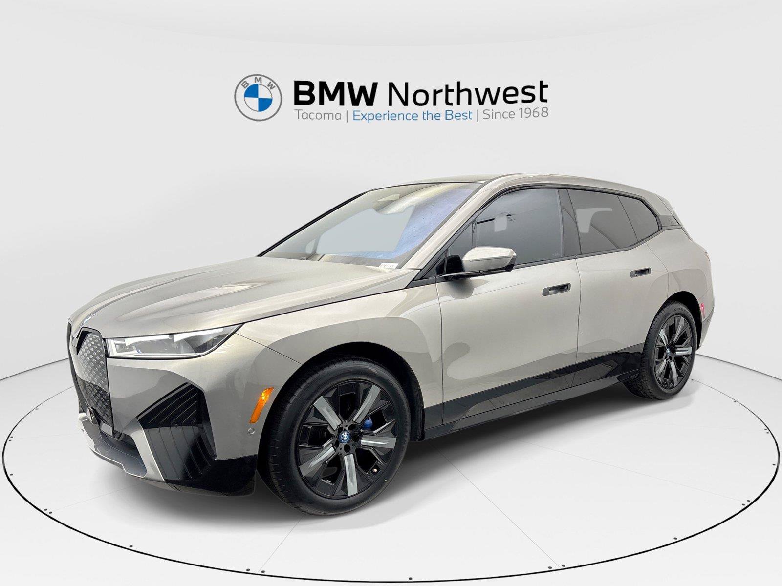 Used 2023 BMW iX xDrive50 w/ Sport Package AWD/4WD image 1