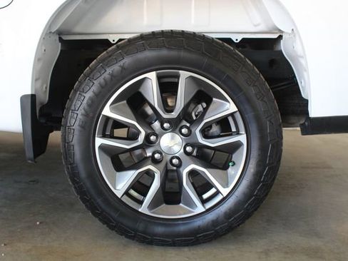 Used 2022 Chevrolet Silverado 1500 LT w/ Z71 Off-Road Package AWD/4WD image 27