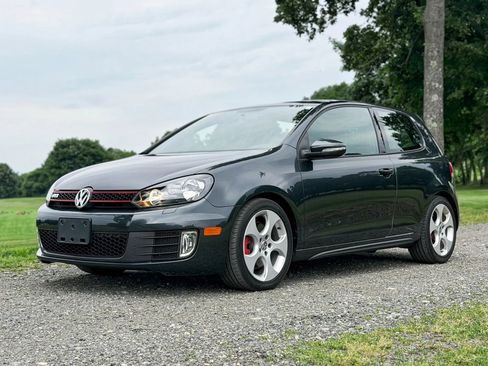 Used 2010 Volkswagen GTI 2-Door FWD image 17