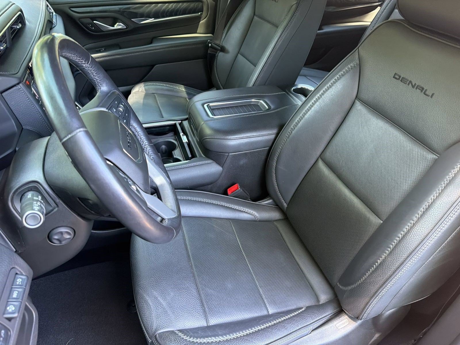 Used 2022 GMC Yukon Denali AWD/4WD image 5