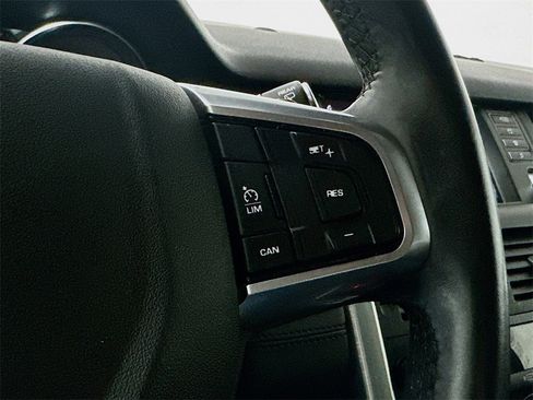 Used 2019 Land Rover Discovery Sport SE image 26