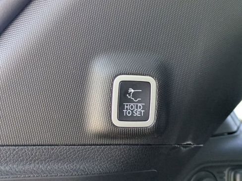 Used 2022 Jeep Grand Cherokee Overland w/ Luxury Tech Group IV image 15