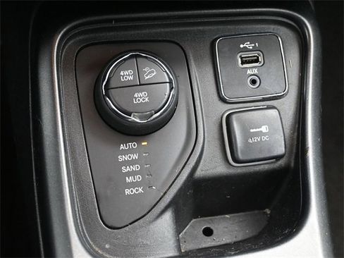 Used 2019 Jeep Compass Trailhawk image 26