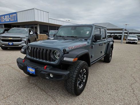 Used 2025 Jeep Gladiator Rubicon w/ Convenience Group AWD/4WD image 4