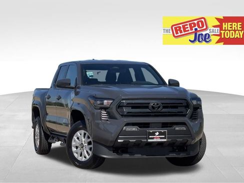 Used 2025 Toyota Tacoma SR5 image 1