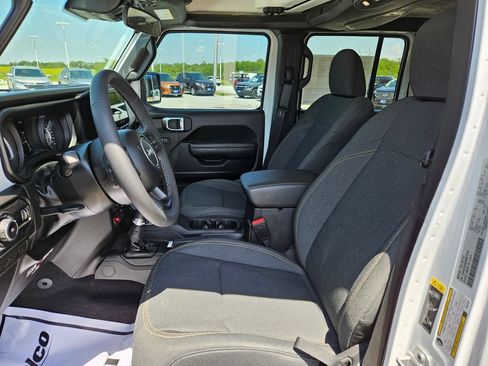 Used 2025 Jeep Wrangler Unlimited Sport AWD/4WD image 26