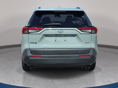 Used 2019 Toyota RAV4 XLE Premium FWD image 6