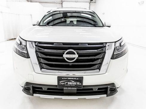Used 2024 Nissan Pathfinder SL w/ Cargo Package FWD image 10