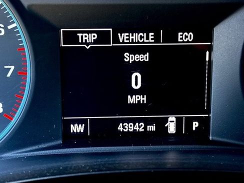 Used 2023 Chevrolet Traverse LT image 17