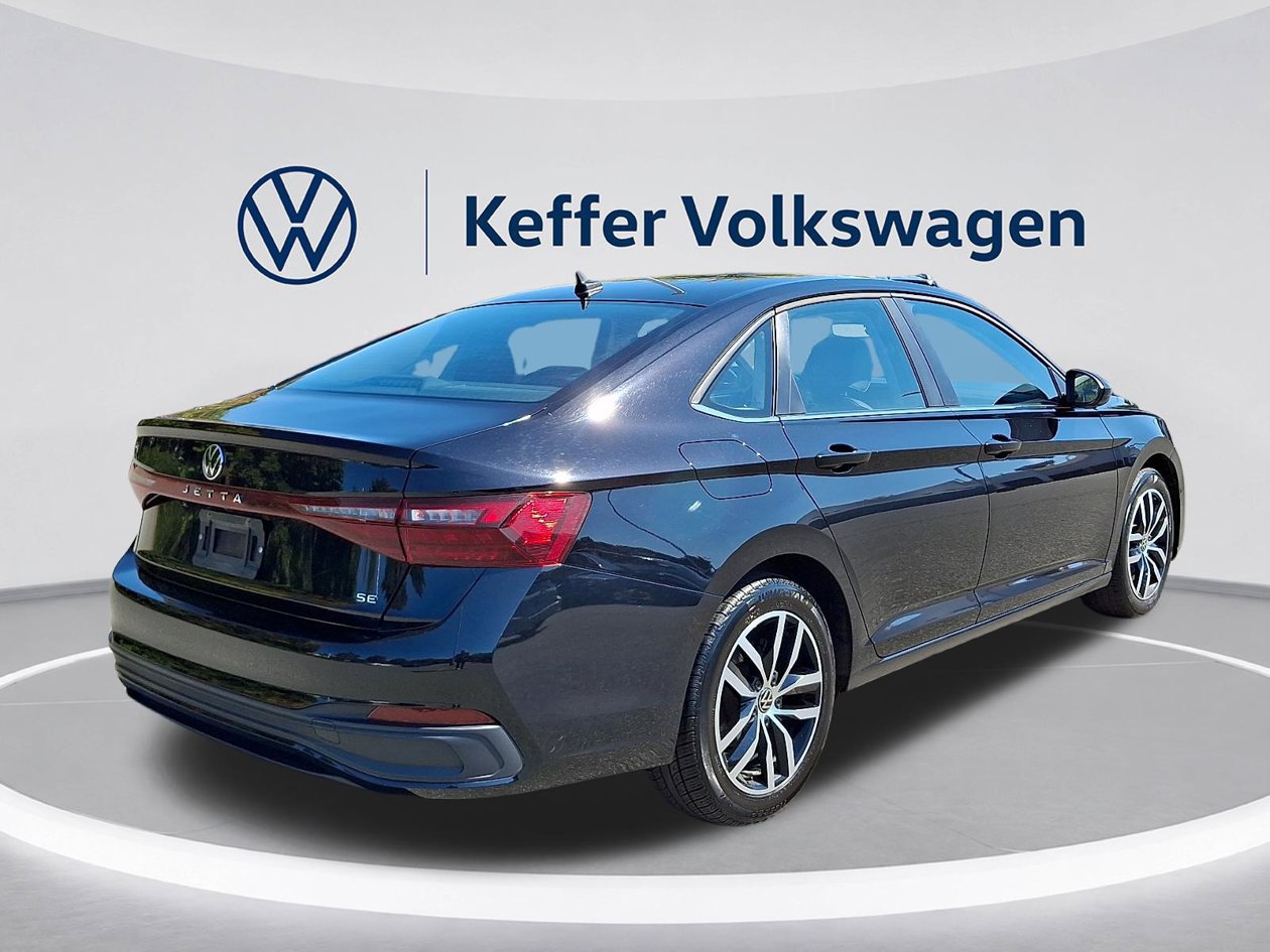 Used 2025 Volkswagen Jetta SE FWD image 6