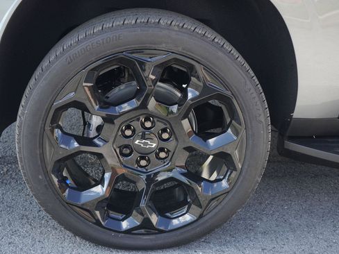 New 2025 Chevrolet Suburban Premier image 11