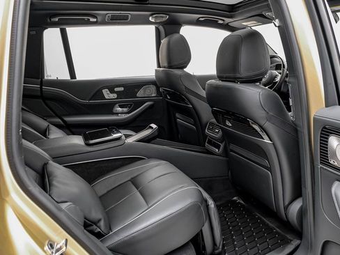 Used 2023 Mercedes-Benz Maybach GLS 600 4MATIC image 33