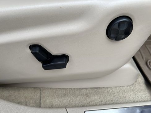 Used 2020 Jeep Grand Cherokee Overland image 11