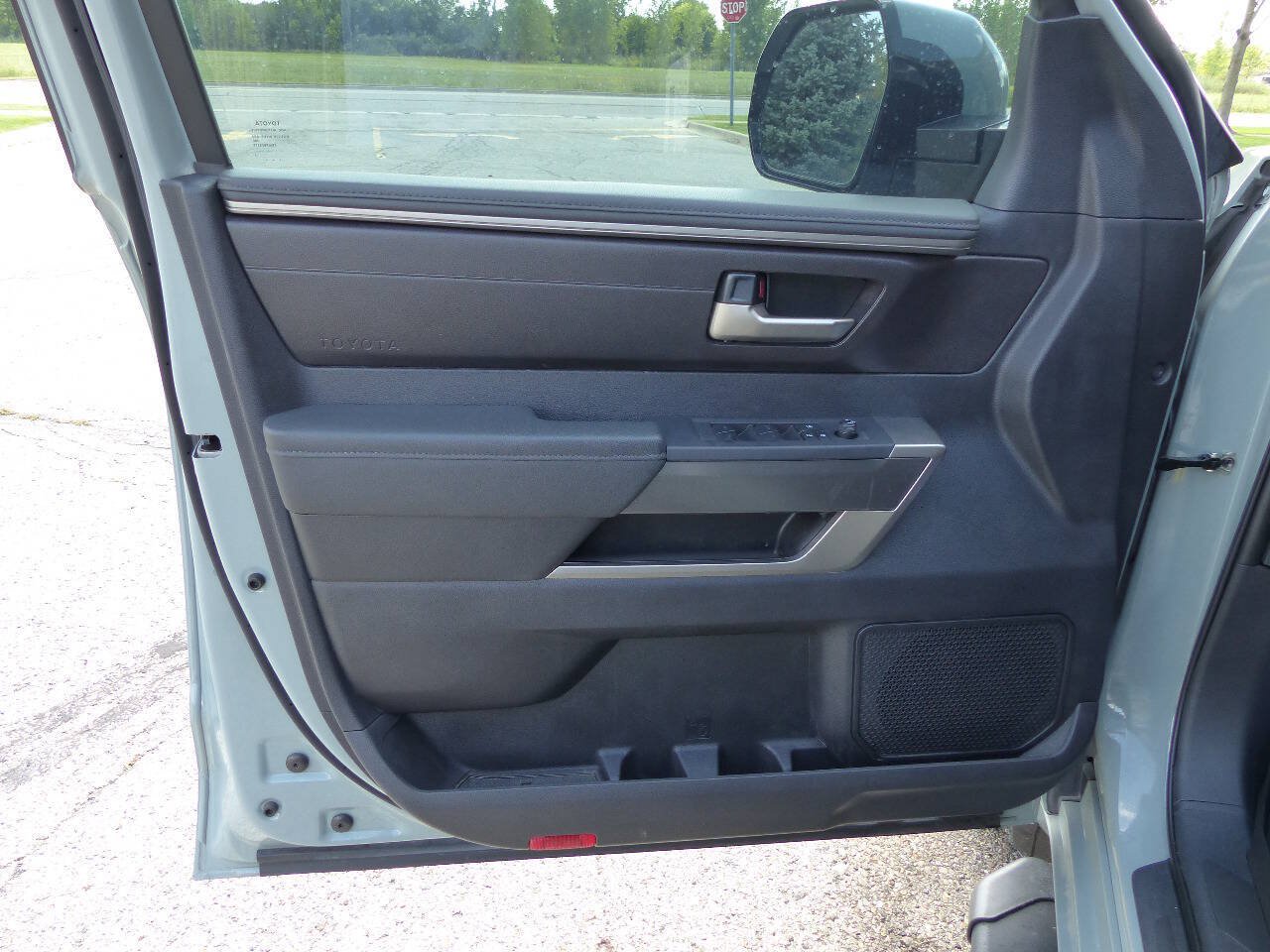 Used 2022 Toyota Tundra SR5 AWD/4WD image 27