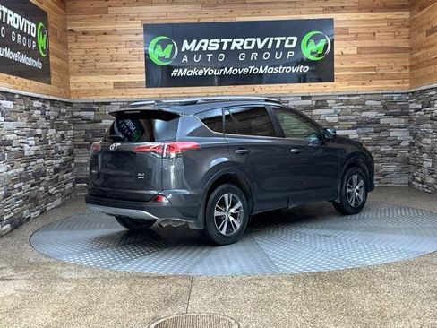 Used 2018 Toyota RAV4 XLE AWD/4WD image 13
