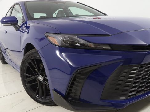 Used 2025 Toyota Camry SE image 16