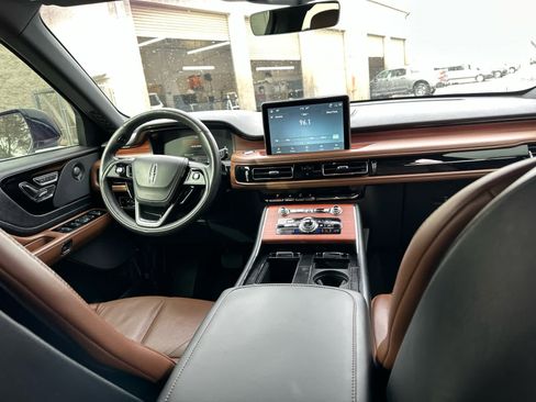 Used 2023 Lincoln Aviator Reserve w/ Equipment Group 201A image 10