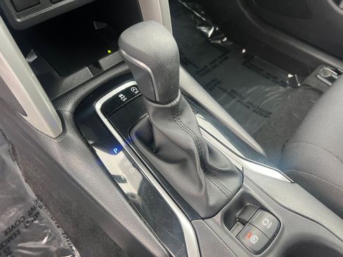 Used 2025 Toyota Corolla Cross LE image 41