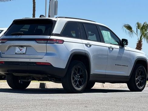 Certified 2024 Jeep Grand Cherokee Altitude AWD/4WD image 3