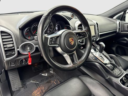 Used 2016 Porsche Cayenne AWD/4WD image 18