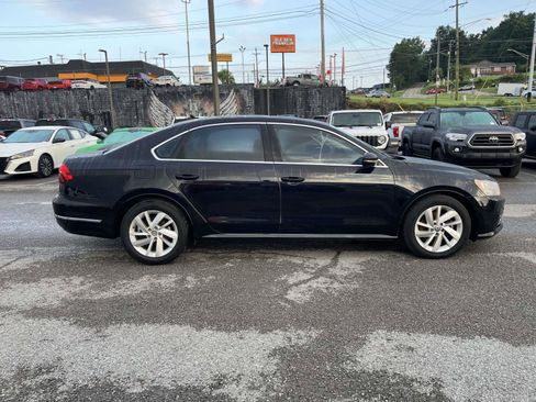 Used 2018 Volkswagen Passat 2.0T SE FWD image 4