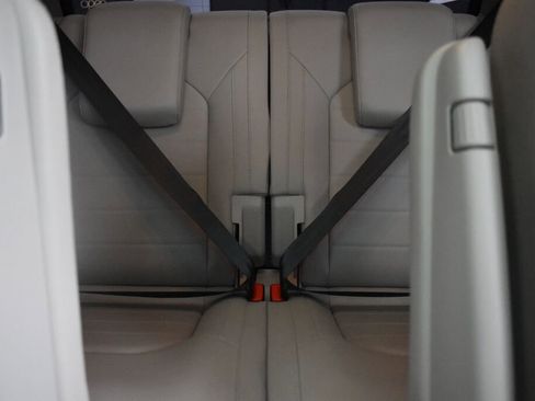 Used 2019 Volkswagen Atlas SEL Premium image 31