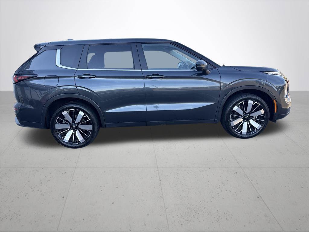 Used 2025 Mitsubishi Outlander SE AWD/4WD image 6