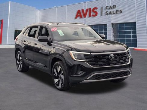 Used 2025 Volkswagen Atlas Cross Sport SE FWD image 3