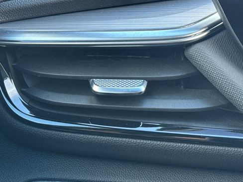 Used 2025 Buick Enclave Preferred image 26