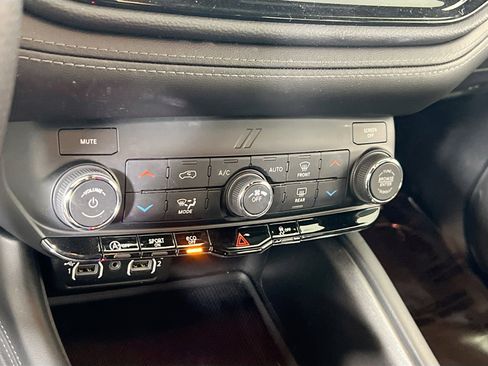 Used 2022 Dodge Durango SXT w/ Blacktop Package image 15