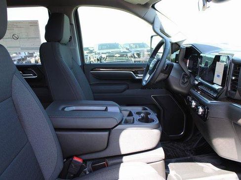 New 2025 GMC Sierra 2500 SLE w/ SLE Convenience Package image 14