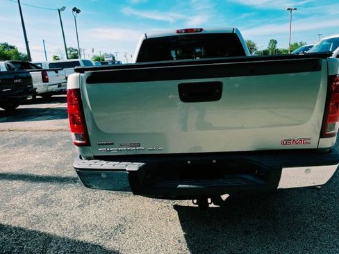 Used 2010 GMC Sierra 1500 SLE w/ All-Terrain Package AWD/4WD image 5
