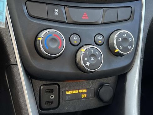 Used 2019 Chevrolet Trax LT FWD image 22