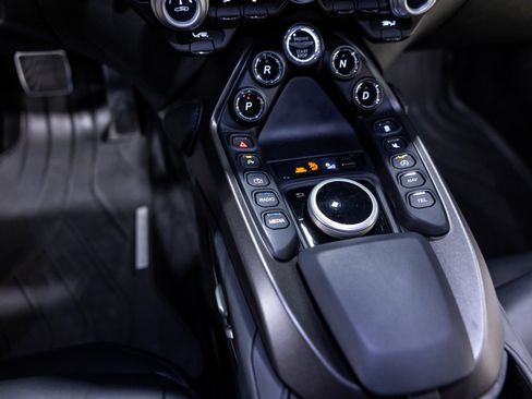 Used 2023 Aston Martin V8 Vantage Coupe RWD image 43