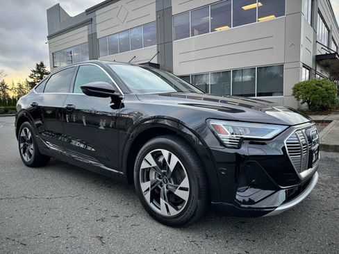 Used 2022 Audi e-tron Premium Plus image 1