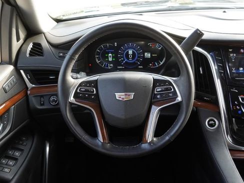 Used 2018 Cadillac Escalade Luxury RWD image 16