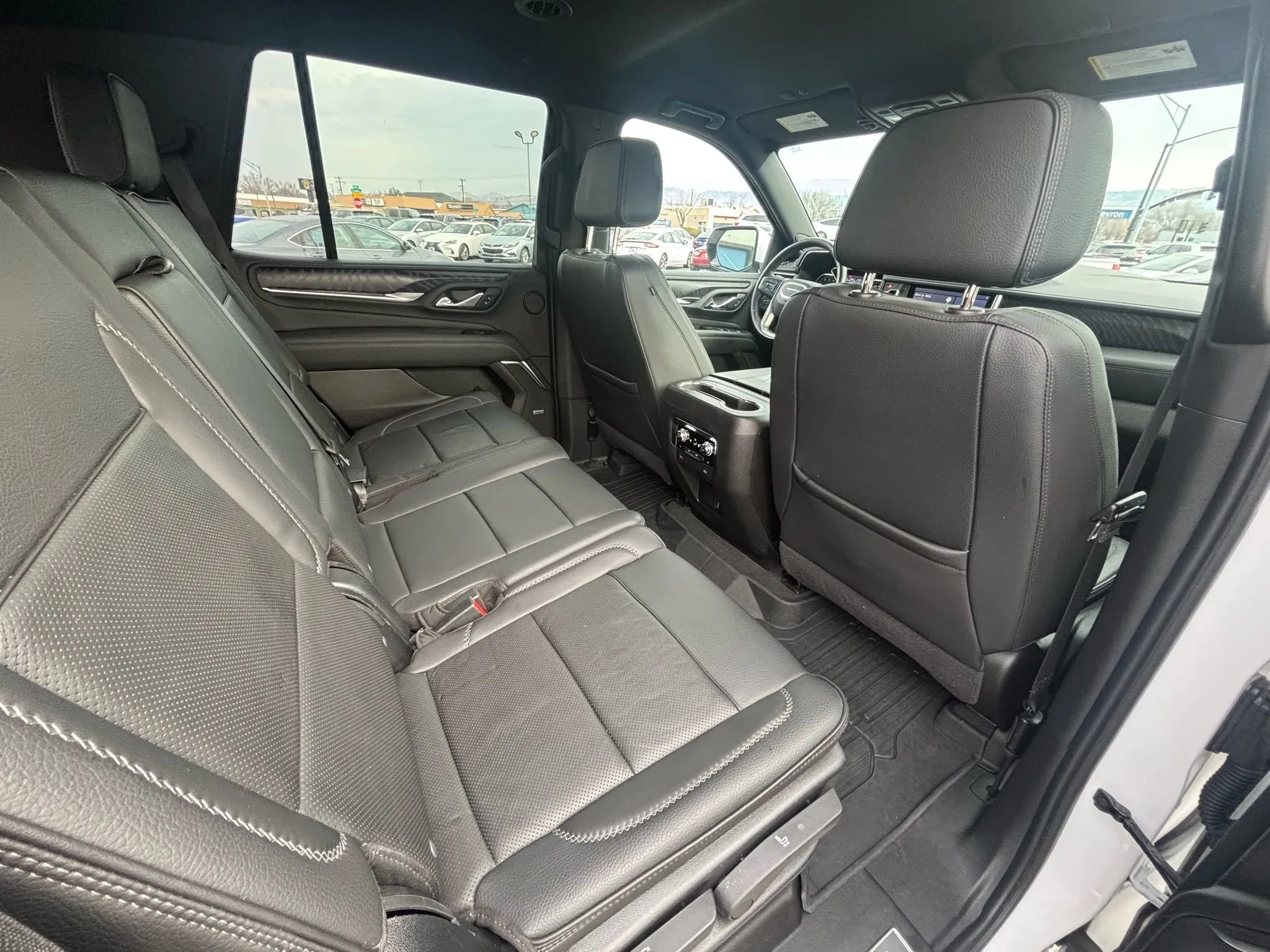 Used 2021 GMC Yukon Denali AWD/4WD image 16