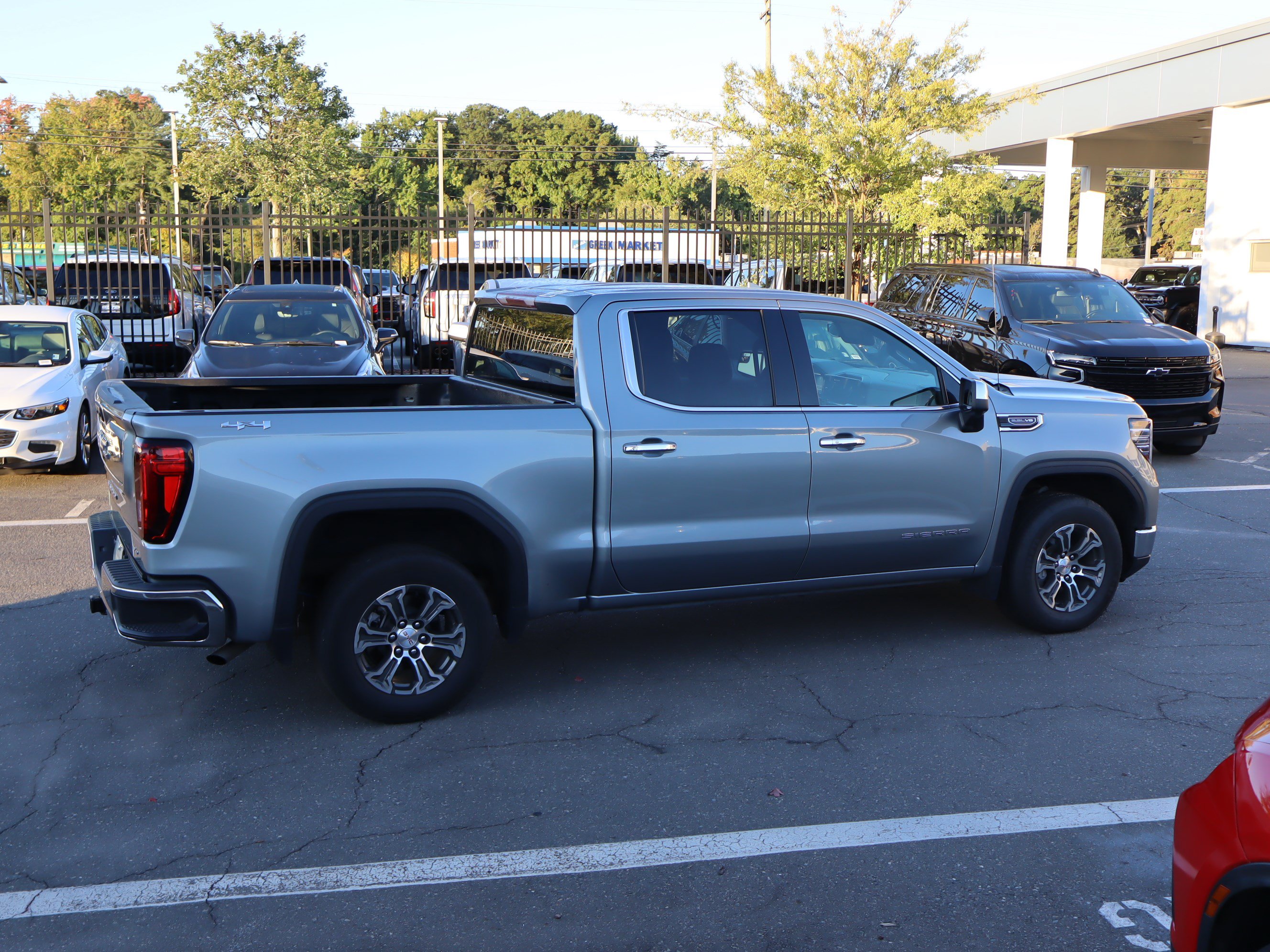 Used 2025 GMC Sierra 1500 SLT AWD/4WD image 11