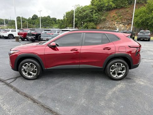 Used 2024 Chevrolet Trax LT w/ Driver Confidence Package FWD image 4