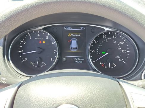 Used 2015 Nissan Rogue SV FWD image 28